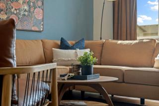 Mosaic Modern - Dog Friendly, Pool and King Suite - 2