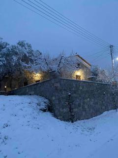 Cheerful 3 bedroom cottage with indoor fireplace - 2