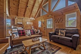 Escape to the Smokies- Pool, hot tub, cozy cabin, Pigeon Forge - Pigeon Forge - 3