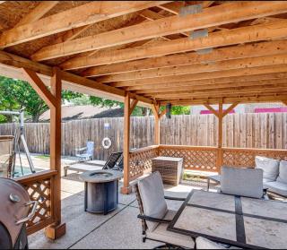5 BR House with heated pool near DFW and stadium - Grand Prairie - 3