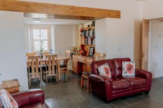 Spacious Farmhouse Retreat with Hot Tub, sleeps 12 - - 5