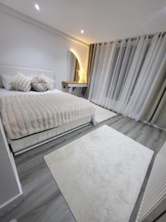 Modern house with back garden Heathrow - Uxbridge - 5