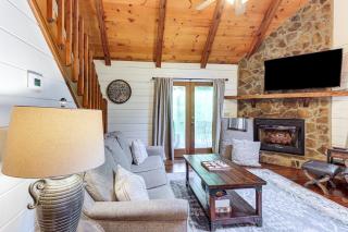Picturesque Mountain Cabin with Hot Tub and Fire Pit! - Blue Ridge - 7
