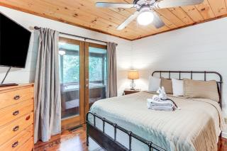 Picturesque Mountain Cabin with Hot Tub and Fire Pit! - 1
