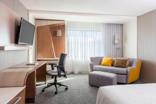 Courtyard by Marriott London - 4