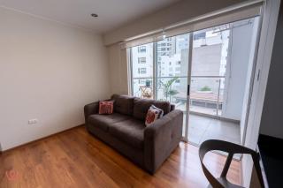 Graceful 2BR Balcony - Lima - 9
