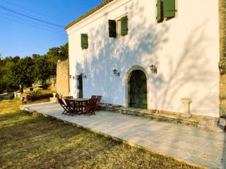 'Perithyron', Konstantina's House, Old Perithia - An Authentic stone Retreat in Corfu's most Historic Village - Ypsilás - 2
