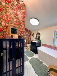 8 Cats Cincinnati-Cozy Poolside Apartment Near Zoo - 2