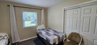 Large Ranch 4 Bedrooms, Quiet Neighborhood - East Lansing - 2