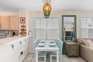 Coral Breeze by AvantStay Close to Beach w Balcony Shared Pool Month Long Stays Only - Stock Island - 7