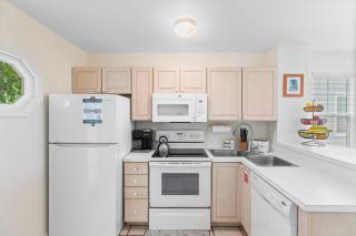Coral Breeze by AvantStay Close to Beach w Balcony Shared Pool Month Long Stays Only - Stock Island - 1