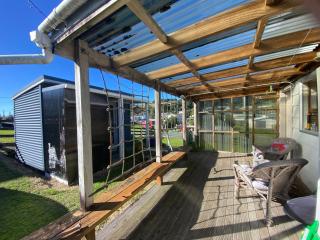 Cosy Aotea Harbour Cottage - water views - Kawhia - 2