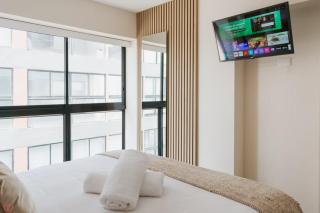 Trendy 1BR Poolside Terrace - 1