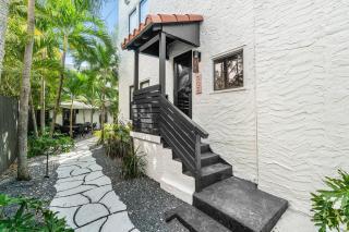 Flamingo Hacienda - Expansive 3BR Retreat with Style & Comfort - West Palm Beach - 9