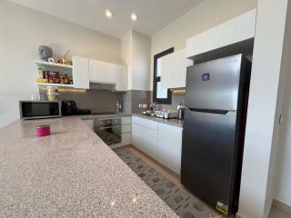 Bright & Chic 3BD Townhouse - 4