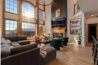 Luxury 5BR Estate: Bourbon Bar, Spa, Pool & Cinema - - 0