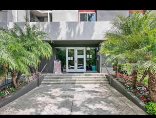 Hollywood 2-Bed with City Views Rooftop Pool - 3