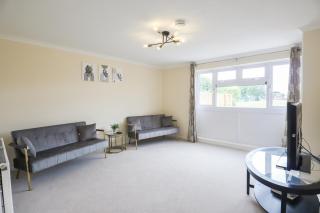 3 Bed House Sleeps 6 In Calne - 0