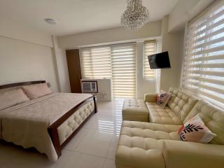 Elegant Unit with Balcony and Pool View l Free wifi and netflix I Across NAIA T3 - Manille - 9