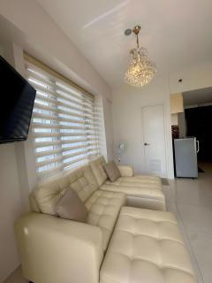 Elegant Suite with Balcony l Free wifi and netflix I Across NAIA T3 Airport - Manila - 1