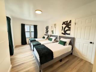 Modern Duplex with 6 beds and Sofa bed in Miracle Mile Longwood - 4