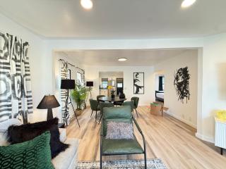 Modern 2-BR with 6 beds and Sofa bed in Miracle Mile Longwood - 3