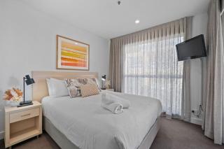 Belle Escapes - Beachside Apartment in Glenelg - 0