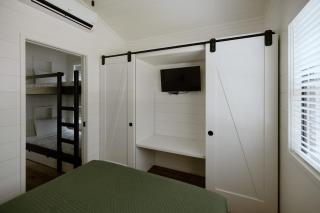 Water View Cabin - Fishing Lake - Groundhog Cabin - 3