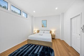 Stylish 4-Bed Townhouse with Panoramic Ocean Views - 3