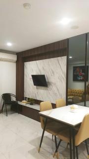 Great Deal Apartemen Grand Jati Junction Unit 1811 - Medan - 0