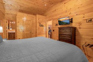 22 in Gatlinburg! Free tickets to Dollywood & more! Resort Pool - 1