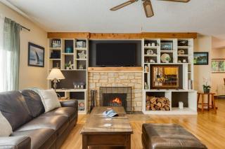 Lodge at Deception Pass by AvantStay Trails Hot Tub Walk to Cornet Bay - 4