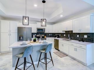 Homely Lakeview 3BR Condo with Waterpark - 6