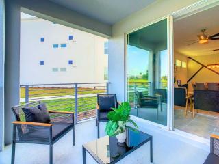 Homely Lakeview 3BR Condo with Waterpark - 3