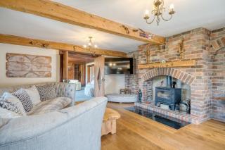 Luxury Home, The Residence - Sleeps 10 with Hot Tubs & Scenic Views - Willington - 4