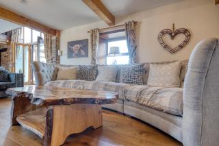 Luxury Home, The Residence - Sleeps 10 with Hot Tubs & Scenic Views - Willington - 3