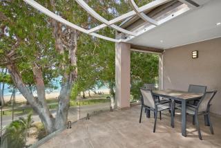 Coral Horizons Ocean View Apartments - 6