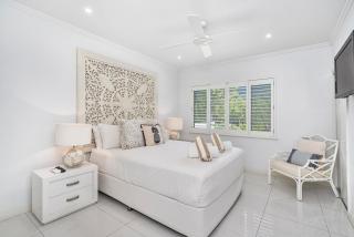 Coral Horizons Ocean View Apartments - 1