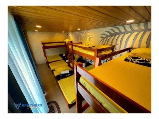 V Brothers Cabin - - 5