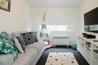 Clifftop Cottage at The Portsea Camp - 2