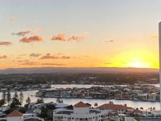 Hi Surf Beachfront Resort Apartments - Gold Coast - 9