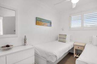 Absolute Beachfront Apartment 1T - 2