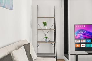 101Q Happy GymPool Free Parking Chinatown Abnb-Style 2BR - 1