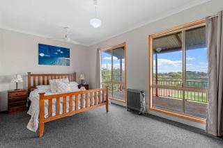 Spacious Beach Retreat 4BR 2BA Coastal Escape in Binningup - 6