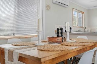 Spacious Beach Retreat 4BR 2BA Coastal Escape in Binningup - Binningup - 1
