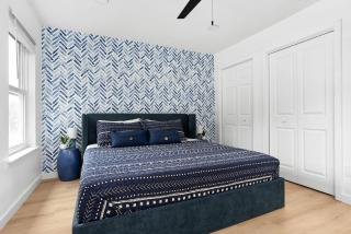 MCM Condo Near Downtown SoCo Pet Friendly - 9