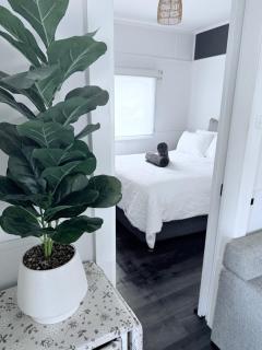 Coastal Vibes - Walk to beach, Marina, Cafes and Pubs - 4