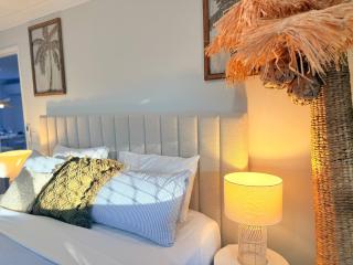 A Sunday Kind of Stay - 4 Bedroom 2 Bathroom Holiday Home Near Manly, Shops - 6