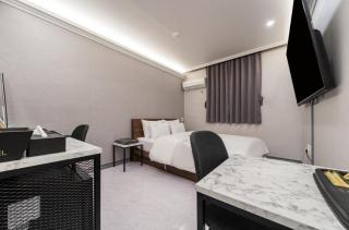 Momo Hotel - 4