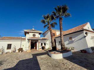 New! Your ultimate luxury finca with 11BR, Pool, Jacuzzi, Gym and Sauna just 30 minutes from Malaga! - 2
